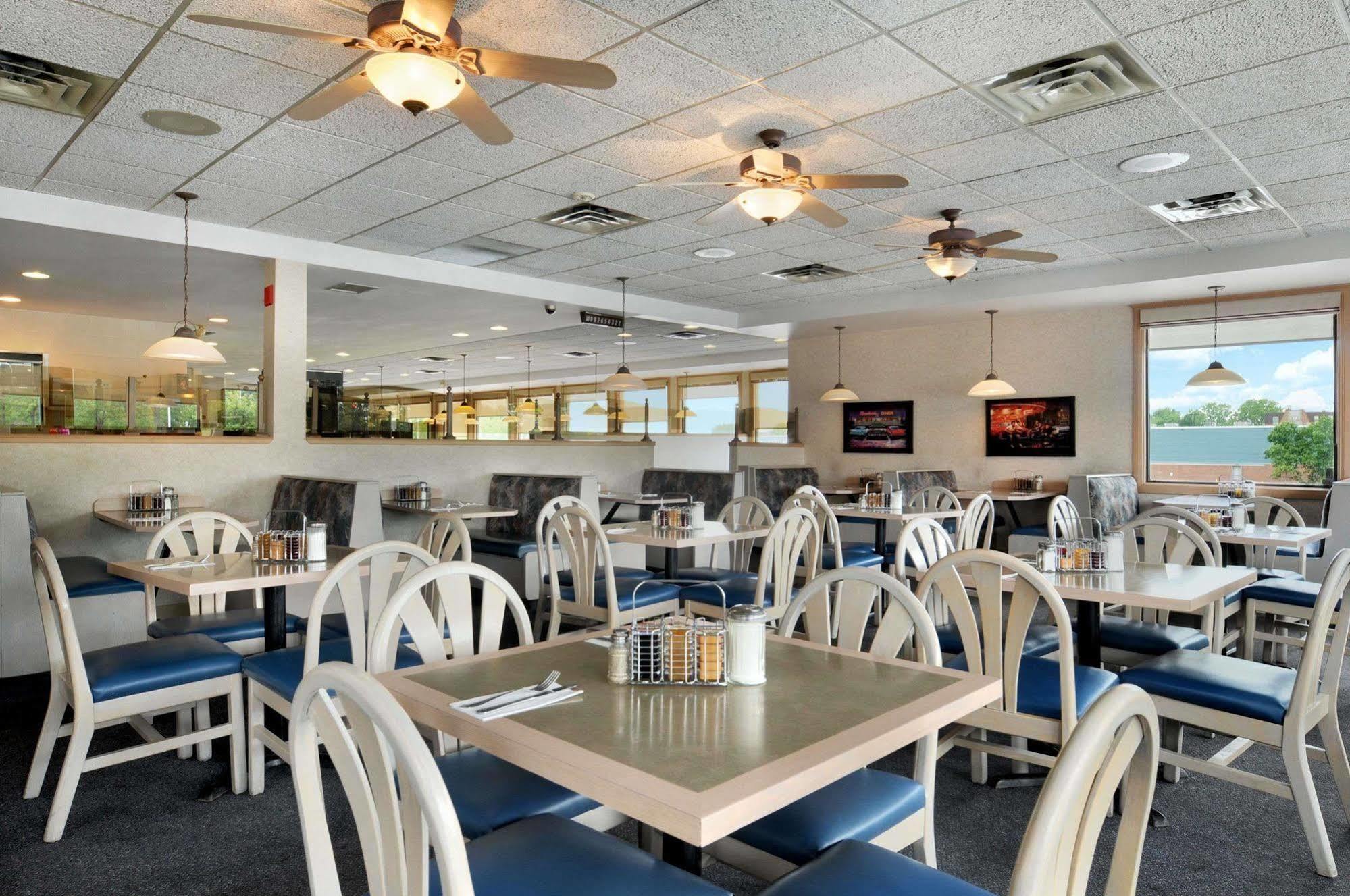 Days Inn By Wyndham Niagara Falls Lundys Lane المظهر الخارجي الصورة