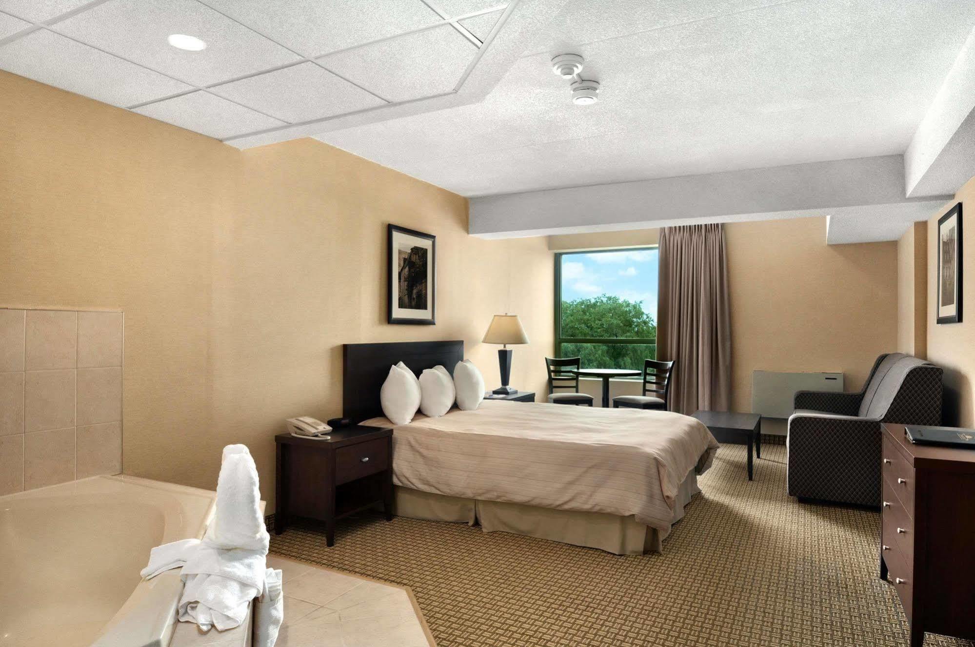 Days Inn By Wyndham Niagara Falls Lundys Lane المظهر الخارجي الصورة